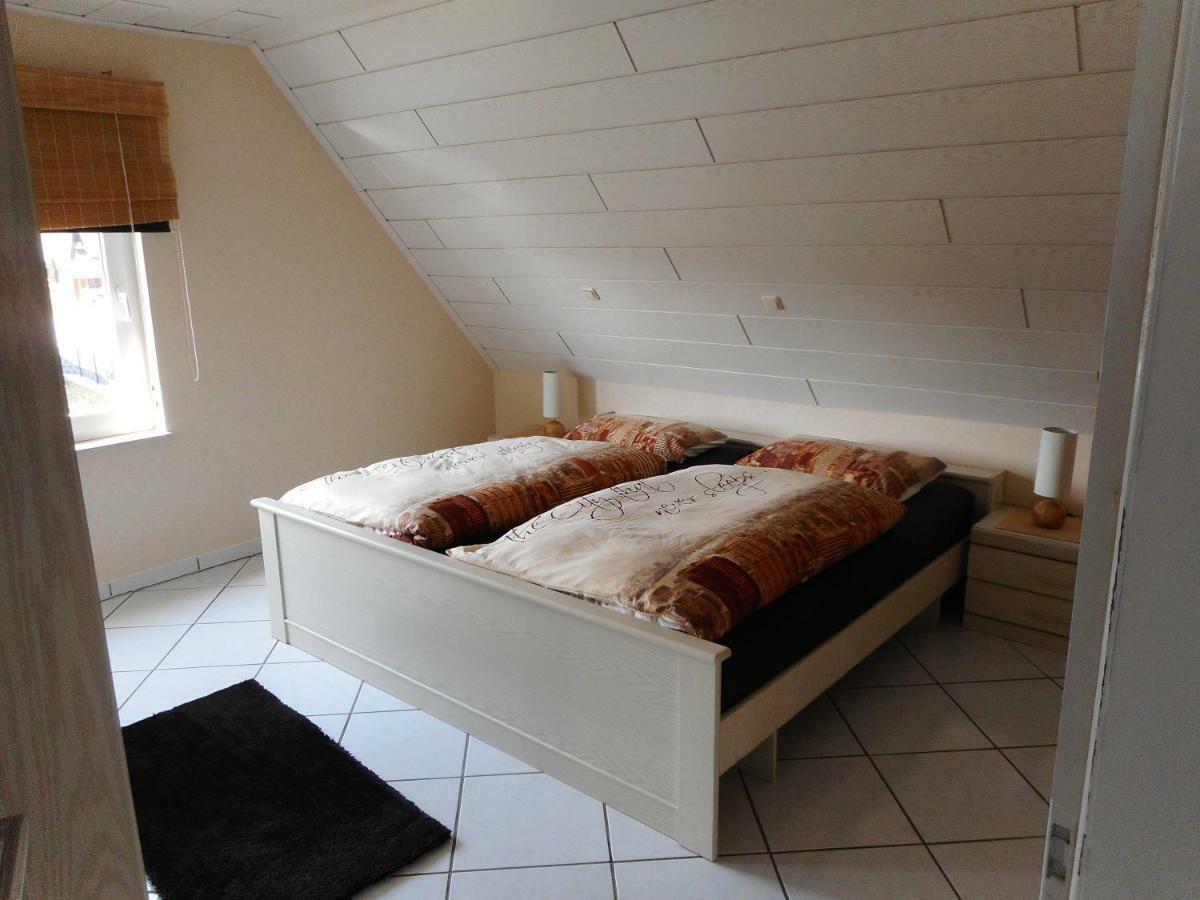 Modernes Ferienhaus Der Besonderen Art Mit Garten ลือเนอ ภายนอก รูปภาพ