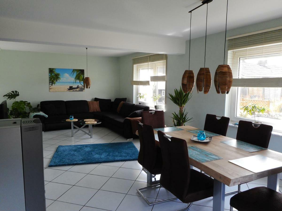 Modernes Ferienhaus Der Besonderen Art Mit Garten ลือเนอ ภายนอก รูปภาพ